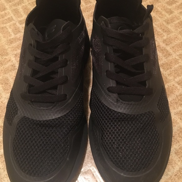 Black fabletics tennis shoes - Picture 2 of 2